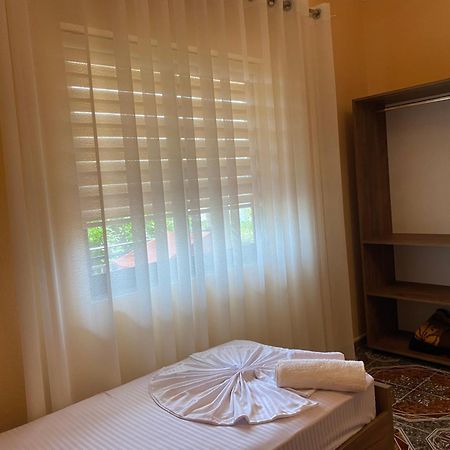 The Hideaway Guesthouse Bahçallëk Esterno foto
